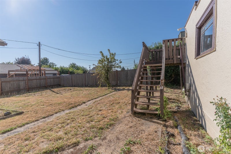1079 S Market Boulevard