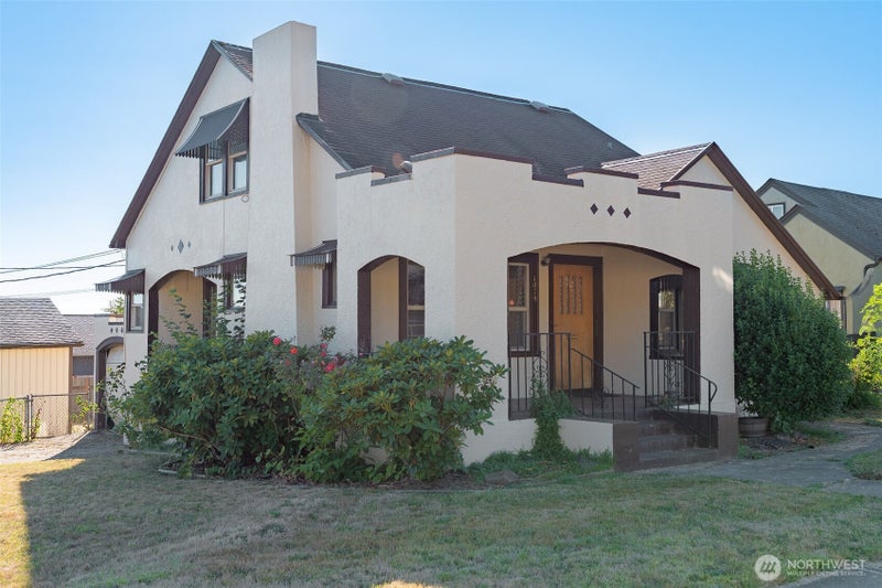 1079 S Market Boulevard