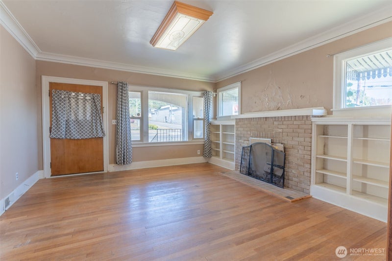 1079 S Market Boulevard