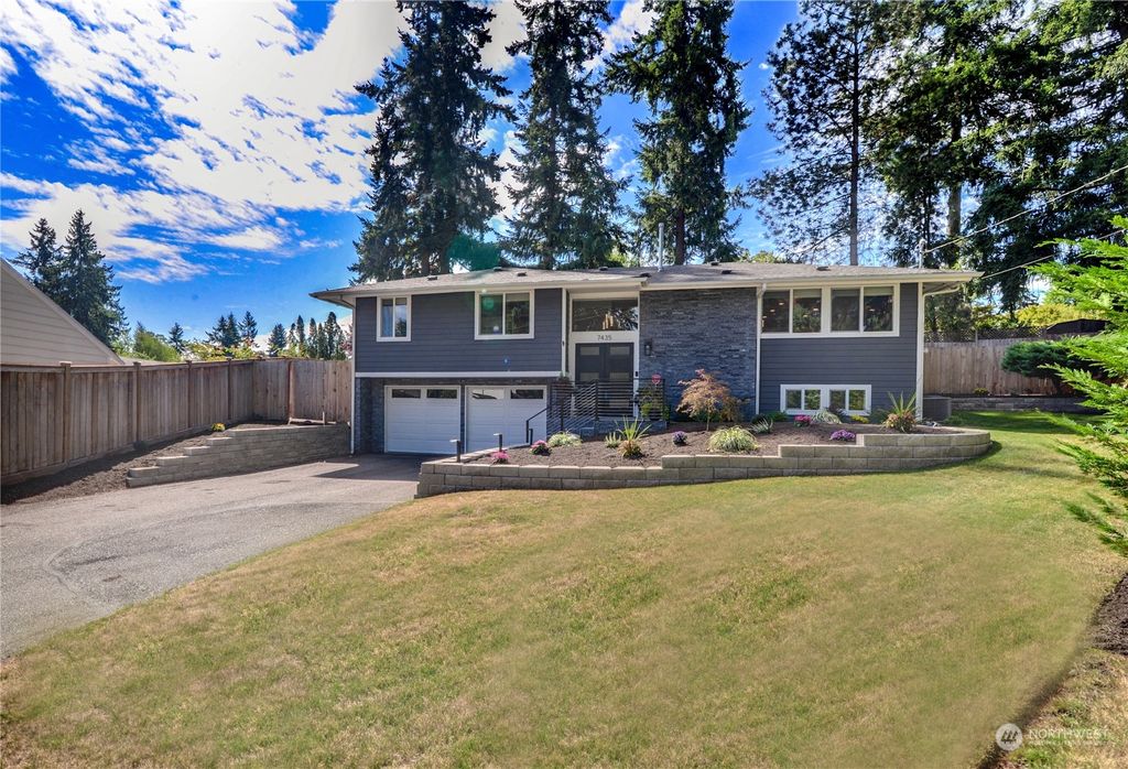 Photo of 7435 NE 144th Place, Kirkland, WA 98034 (MLS # 2155872)