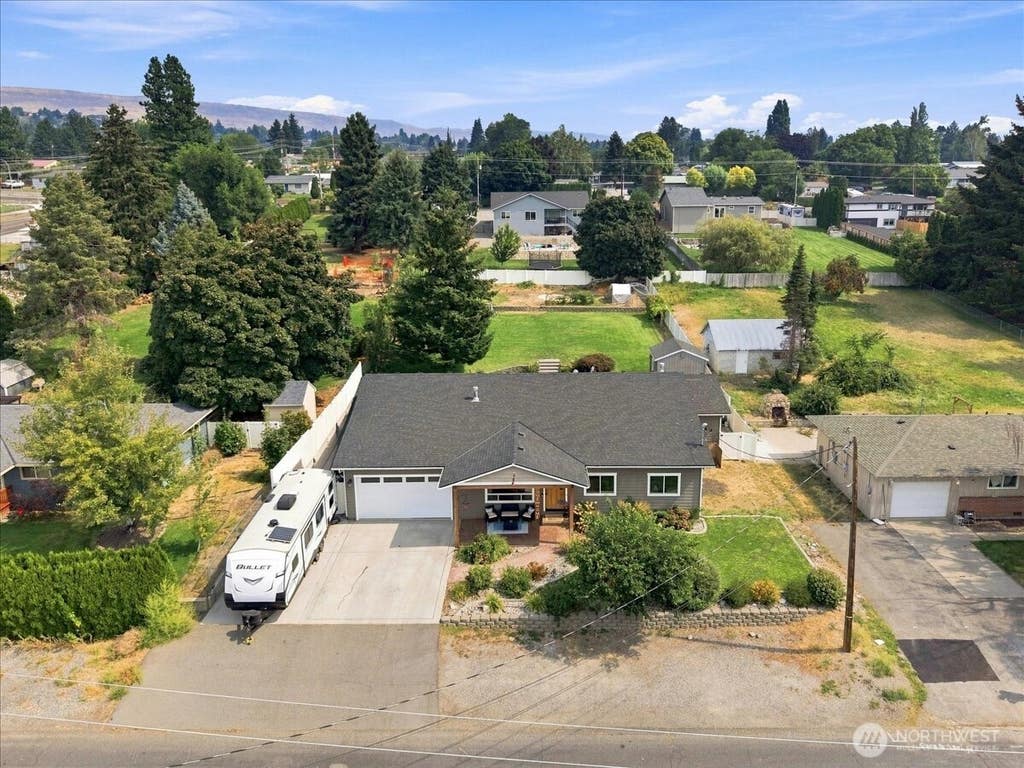Photo of 471 N Iowa Avenue, East Wenatchee, WA 98802 (MLS # 2574577)