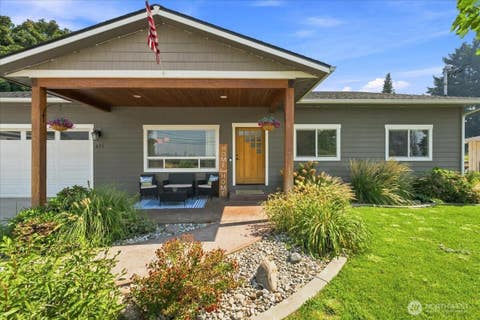 Photo of 471 N Iowa Avenue, East Wenatchee, WA 98802 (MLS # 2574577)