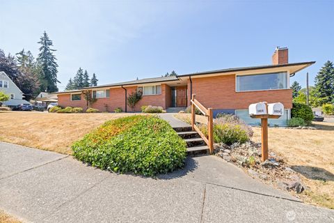 Photo of 1404 S Cherry Street, Port Angeles, WA 98362 (MLS # 2417507)