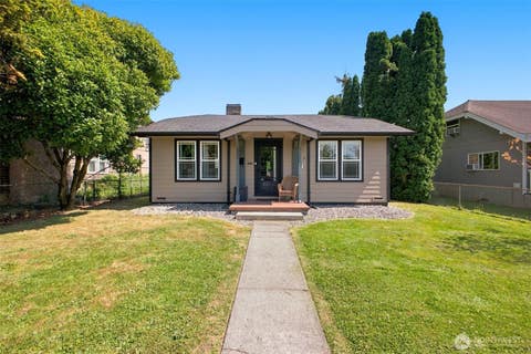 Photo of 540 21st Avenue, Longview, WA 98632 (MLS # 2562378)