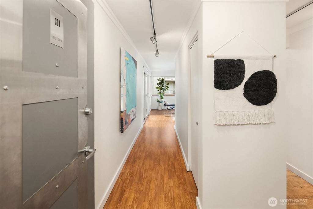 Photo of 732 11th Avenue E #301, Seattle, WA 98102 (MLS # 2573434)