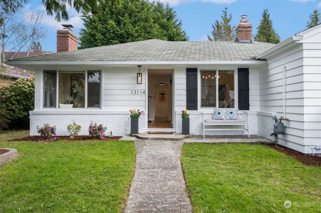 Photo of 13114 Palatine Avenue N, Seattle, WA 98133 (MLS # 2055211)