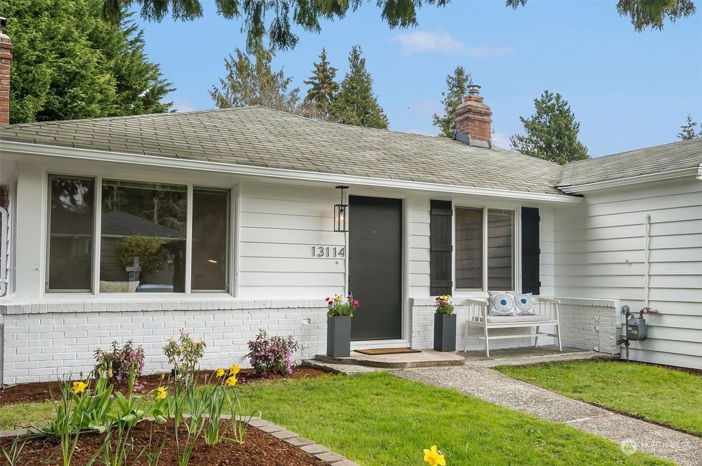 Photo of 13114 Palatine Avenue N, Seattle, WA 98133 (MLS # 2055211)