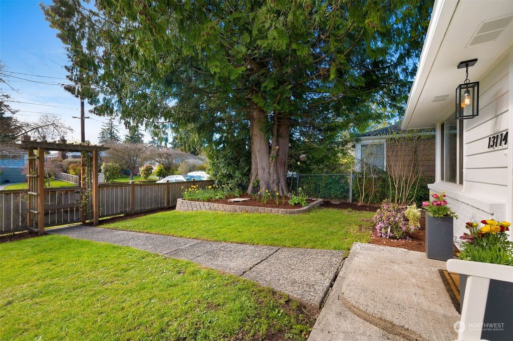 Photo of 13114 Palatine Avenue N, Seattle, WA 98133 (MLS # 2055211)