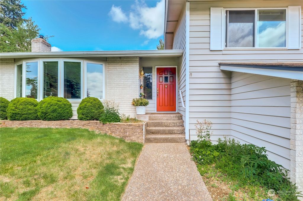 Photo of 10542 NE 201st Street, Bothell, WA 98011 (MLS # 2065275)