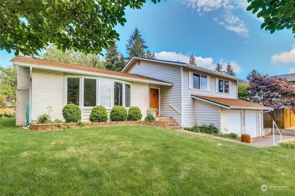 Photo of 10542 NE 201st Street, Bothell, WA 98011 (MLS # 2065275)