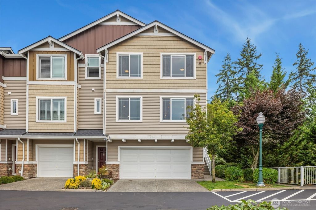 Photo of 15720 Manor Way #E5, Lynnwood, WA 98087 (MLS # 2456731)