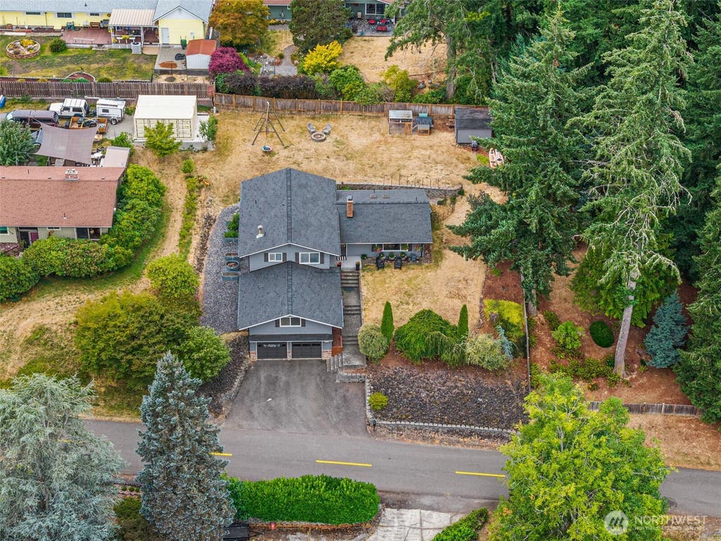 Photo of 1011 Spring Lane, Centralia, WA 98531 (MLS # 2557517)