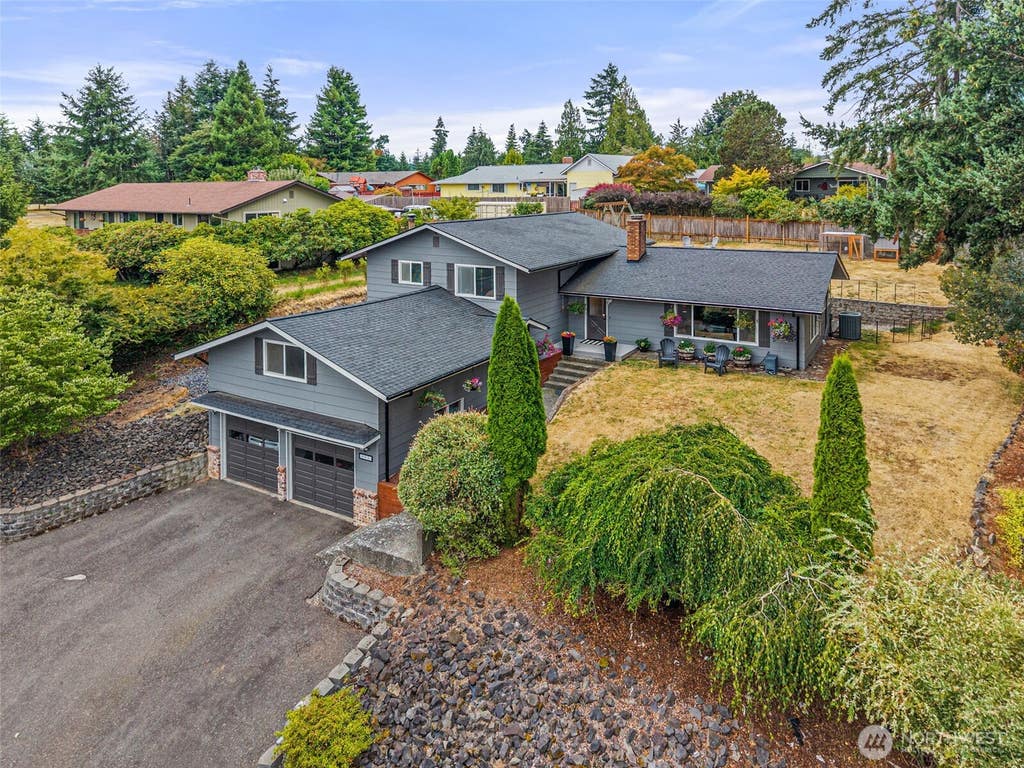 Photo of 1011 Spring Lane, Centralia, WA 98531 (MLS # 2557517)