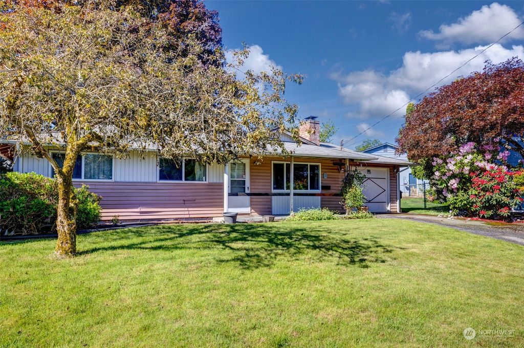 Photo of 4109 NE 10th Place, Renton, WA 98059 (MLS # 2232925)