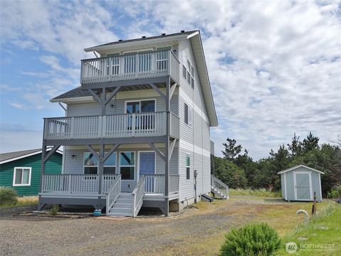 957 Sea Urchin Court SW Ocean Shores WA 98569