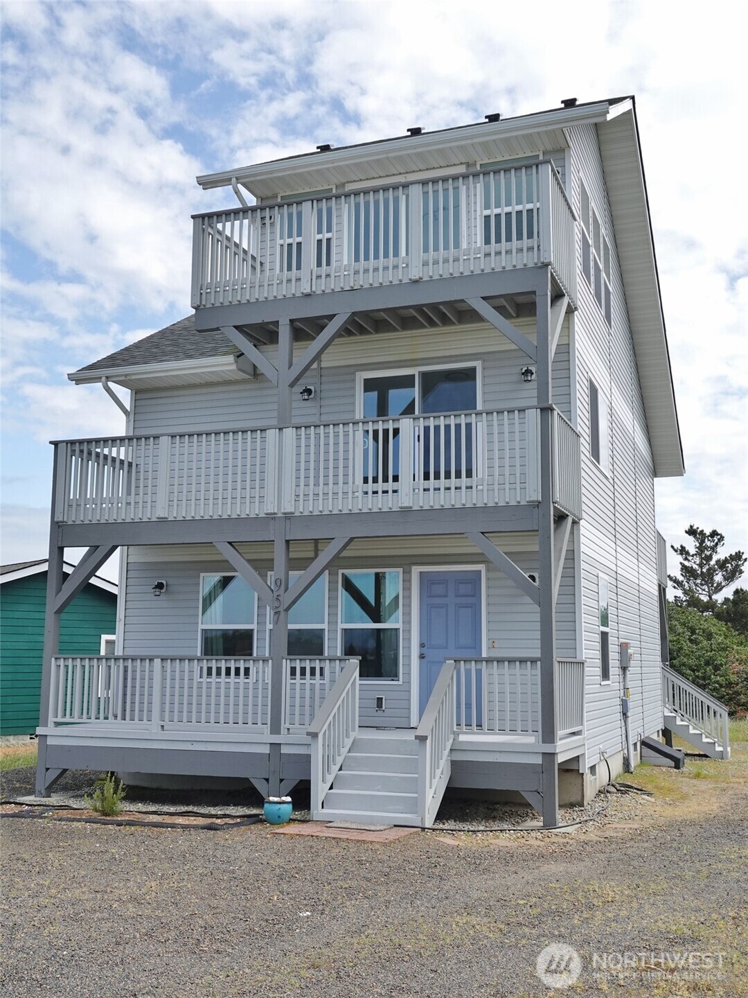 957 Sea Urchin Court SW