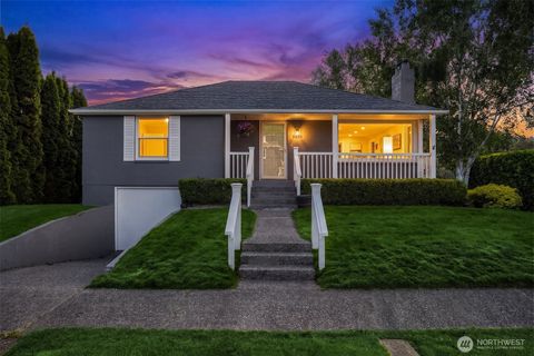 Photo of 3053 32nd Avenue W, Seattle, WA 98199 (MLS # 2530491)