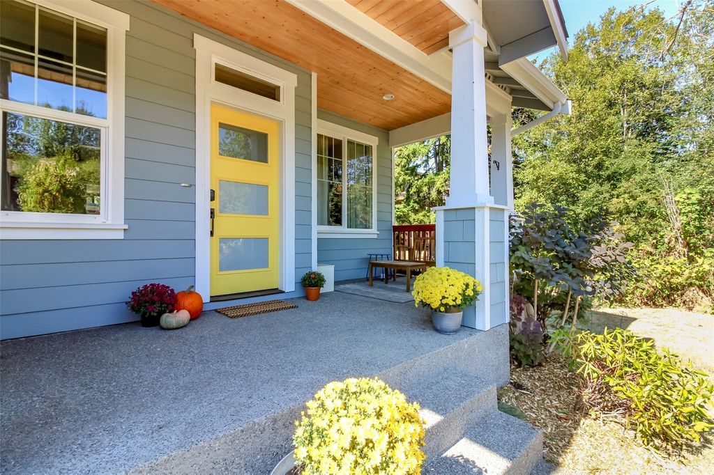 Photo of 6003 17th Avenue SW, Seattle, WA 98106 (MLS # 1999831)