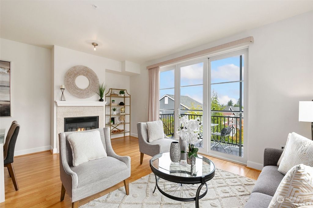 Photo of 1880 25th Avenue NE #215, Issaquah, WA 98029 (MLS # 2158233)