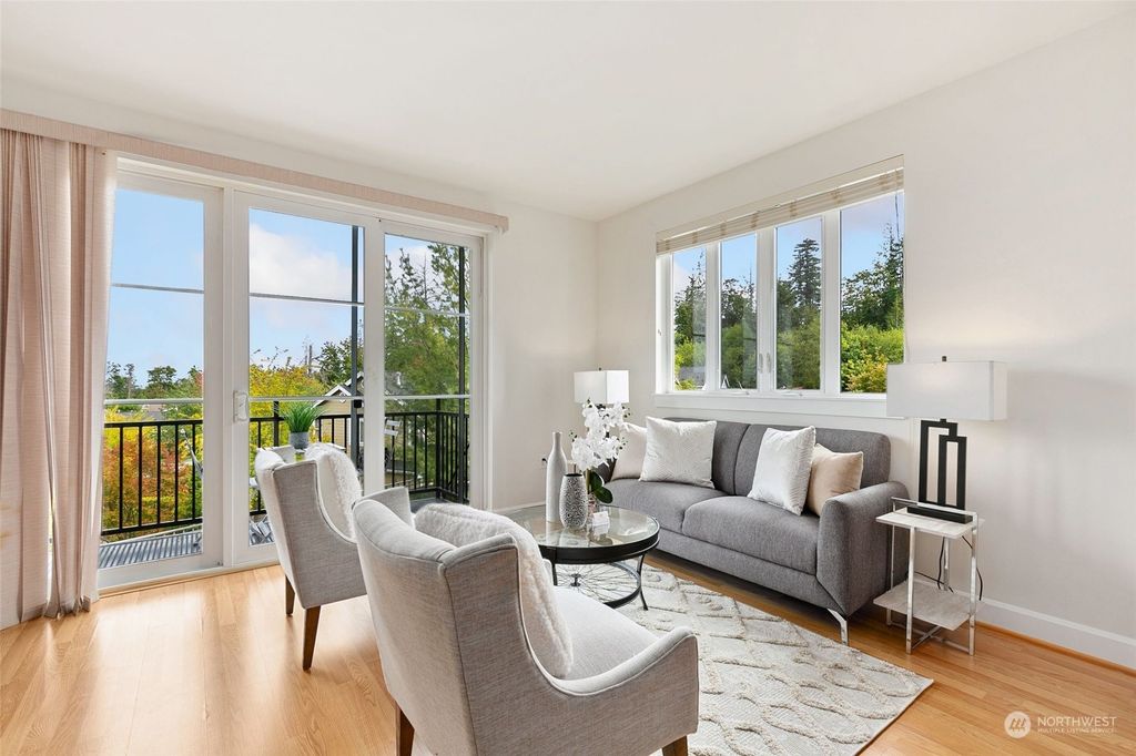 Photo of 1880 25th Avenue NE #215, Issaquah, WA 98029 (MLS # 2158233)