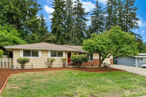 Photo of 804 Lynnwood Avenue NE, Renton, WA 98056 (MLS # 2522646)