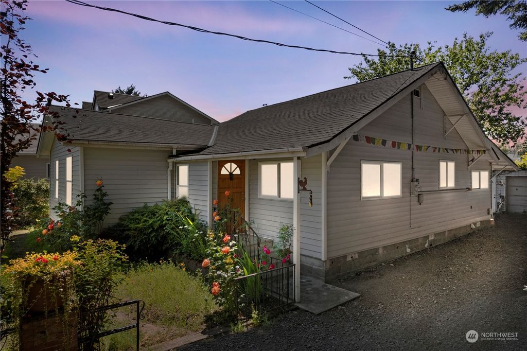 Photo of 13727 41st Avenue S, Tukwila, WA 98168 (MLS # 2077002)