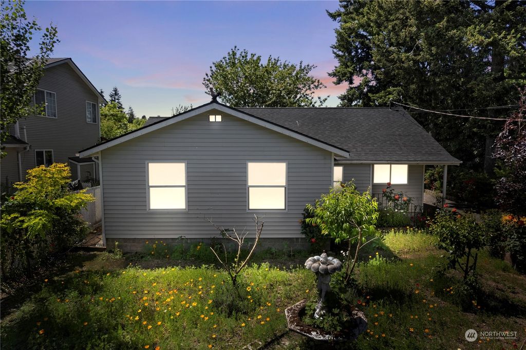 Photo of 13727 41st Avenue S, Tukwila, WA 98168 (MLS # 2077002)