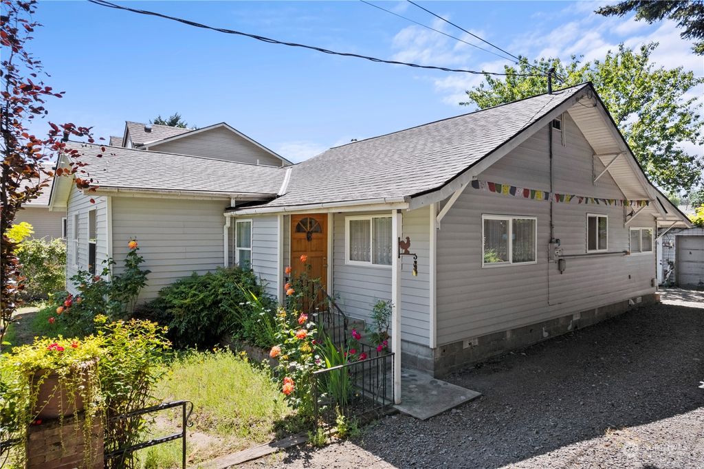 Photo of 13727 41st Avenue S, Tukwila, WA 98168 (MLS # 2077002)
