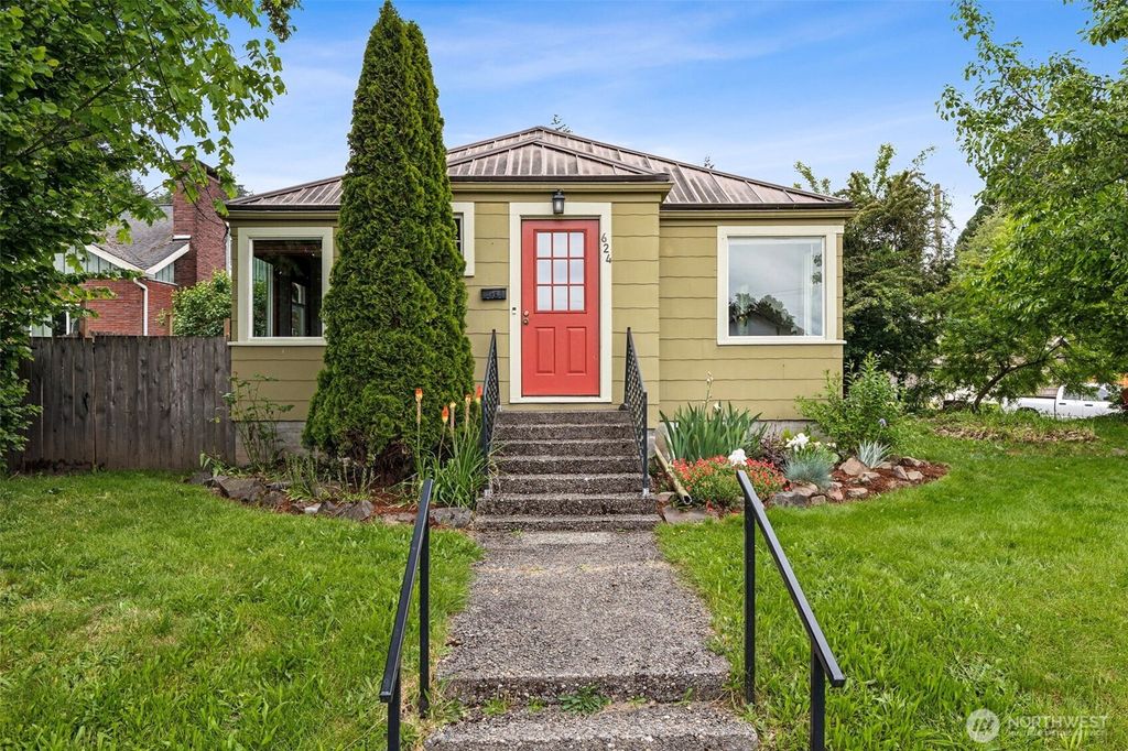 Photo of 624 S Gold Street, Centralia, WA 98531 (MLS # 2528699)