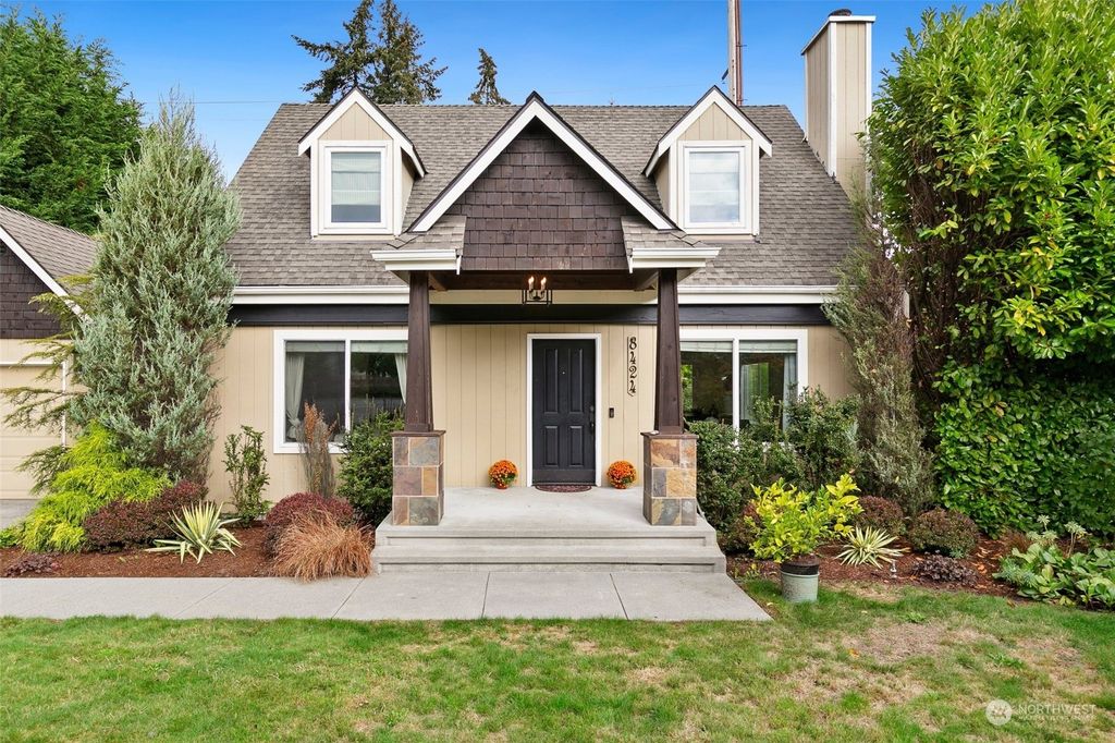 Photo of 8424 NE 131st Place, Kirkland, WA 98034 (MLS # 2292256)