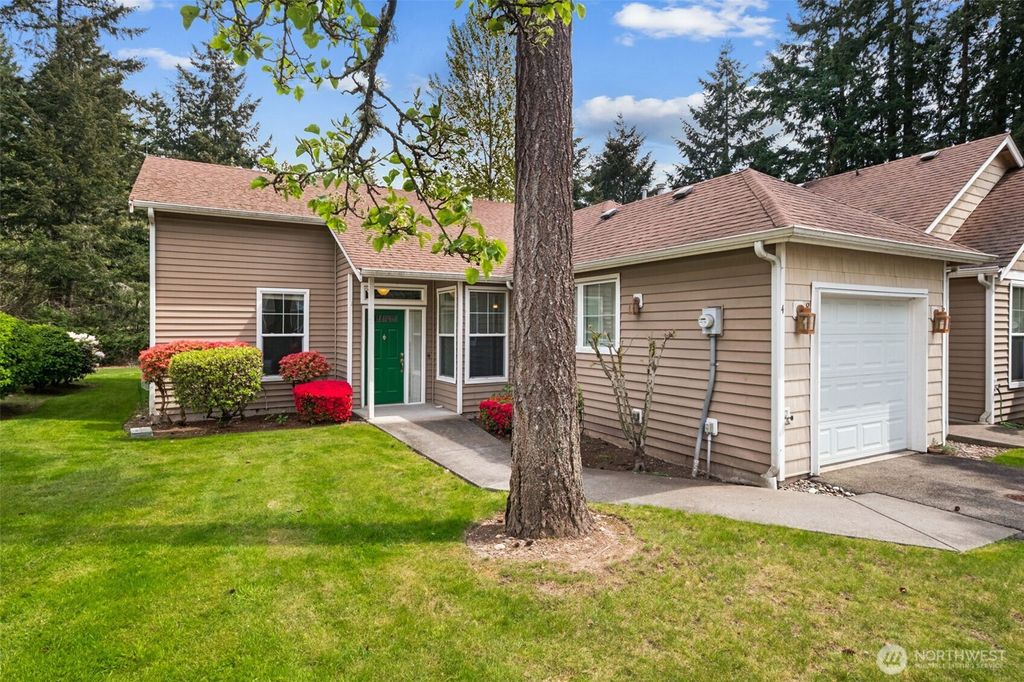 Photo of 24212 224th Ave Ave SE #4, Maple Valley, WA 98038 (MLS # 2515525)