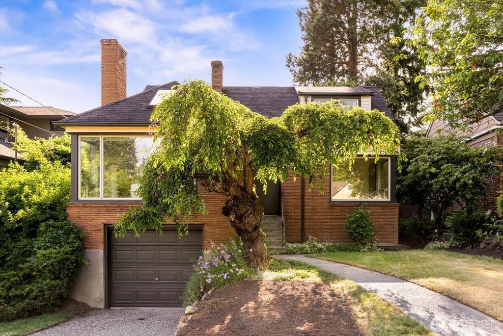 Photo of 6521 44th Avenue NE, Seattle, WA 98115 (MLS # 2392457)