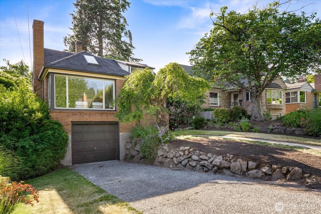 Photo of 6521 44th Avenue NE, Seattle, WA 98115 (MLS # 2392457)
