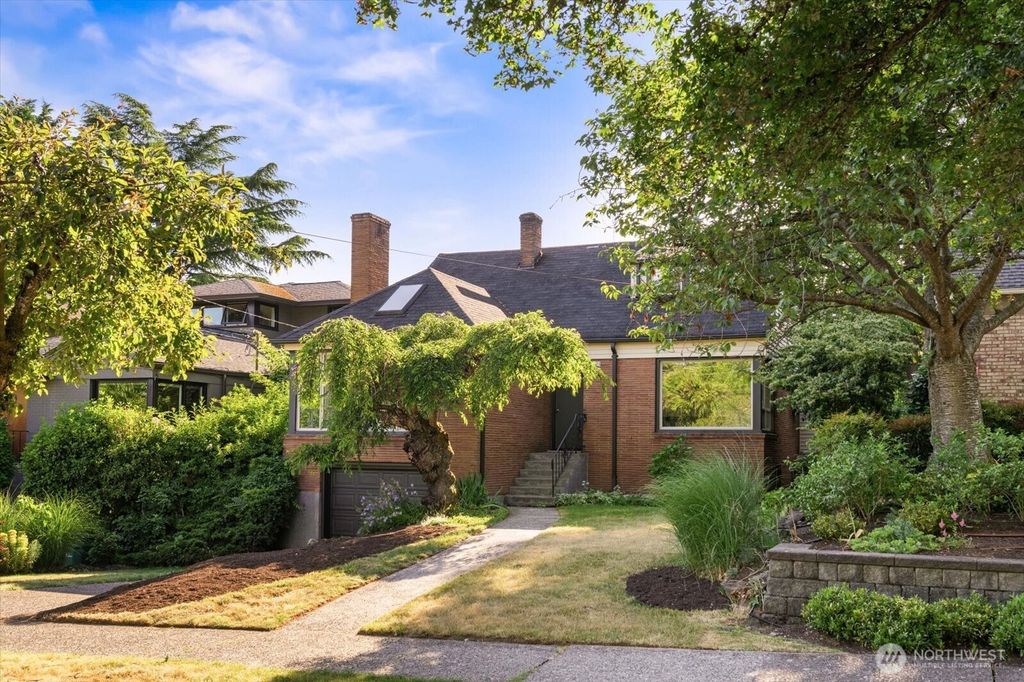 Photo of 6521 44th Avenue NE, Seattle, WA 98115 (MLS # 2392457)