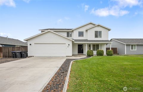 Photo of 1909 Dilley Avenue, Moses Lake, WA 98837 (MLS # 2476728)