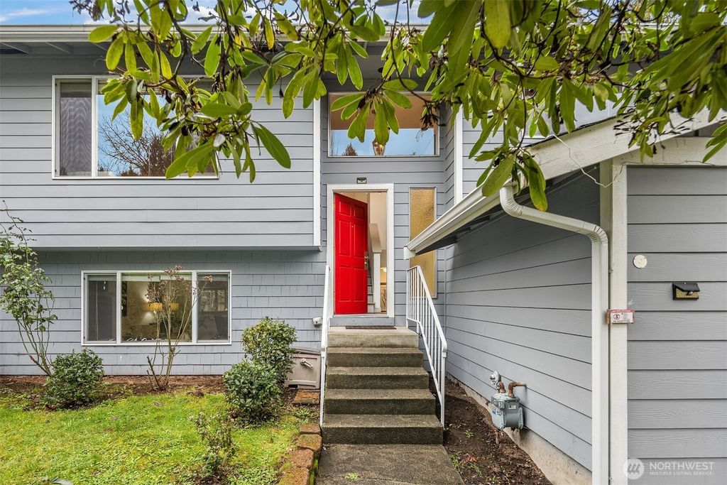 Photo of 14302 57th Drive SE, Everett, WA 98208 (MLS # 2475606)