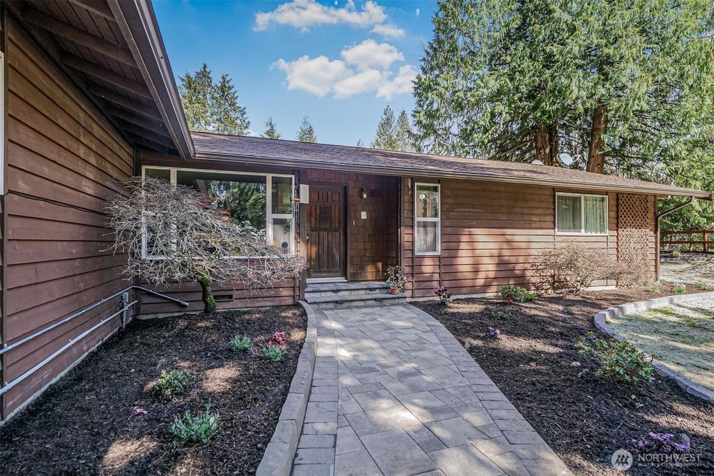 Photo of 23326 SE 199th Street, Maple Valley, WA 98038 (MLS # 2499087)