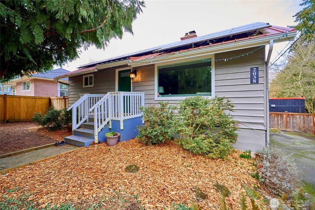 Photo of 2038 NE 123rd Street, Seattle, WA 98125 (MLS # 2336398)