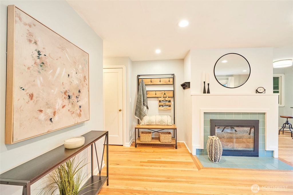 Photo of 2038 NE 123rd Street, Seattle, WA 98125 (MLS # 2336398)