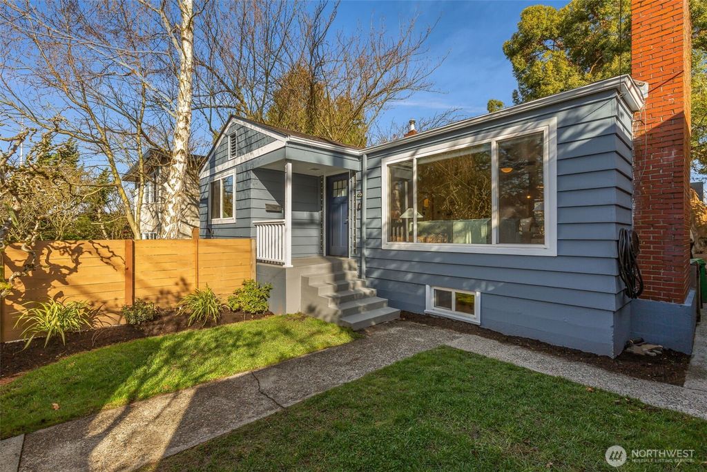 Photo of 336 NW 46th Street, Seattle, WA 98107 (MLS # 2494259)