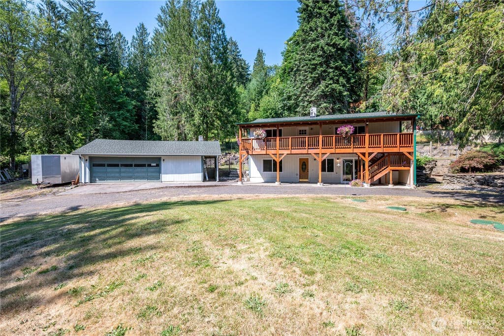 Photo of 183 Pogue Lane, Castle Rock, WA 98611 (MLS # 2555918)