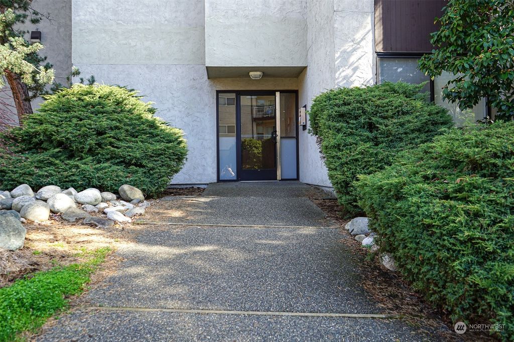 Photo of 550 Aloha Street #203, Seattle, WA 98109 (MLS # 2046647)