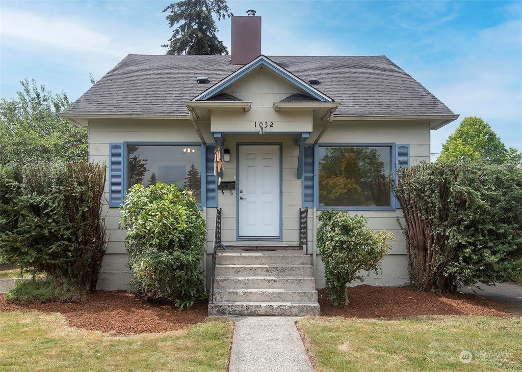 Photo of 1032 Rockefeller Avenue, Everett, WA 98201 (MLS # 2238499)
