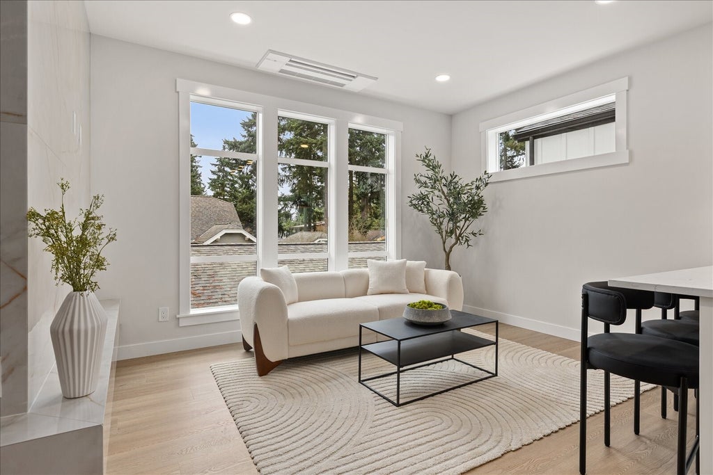 Photo of 14308 B Roslyn Place N, Seattle, WA 98133 (MLS # 2599329)