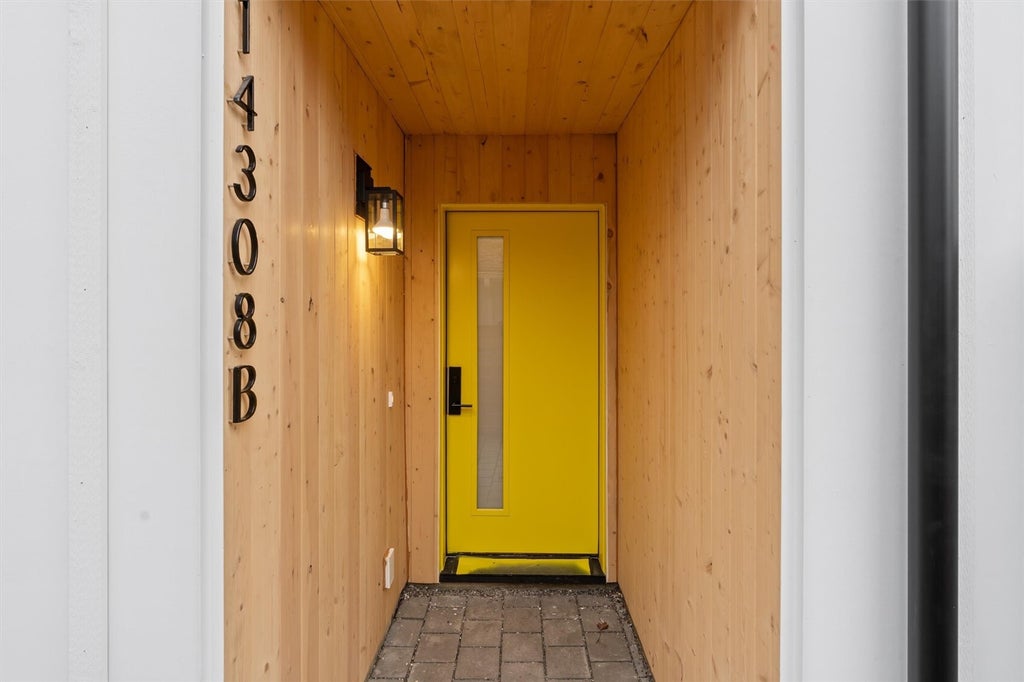 Photo of 14308 B Roslyn Place N, Seattle, WA 98133 (MLS # 2599329)