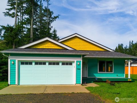 744 Evergreen Avenue Ocean Shores WA 98569