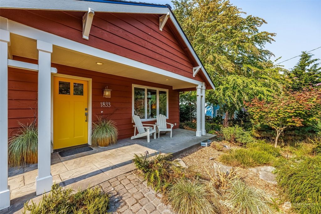Photo of 1833 4th Street, Kirkland, WA 98033 (MLS # 2008822)
