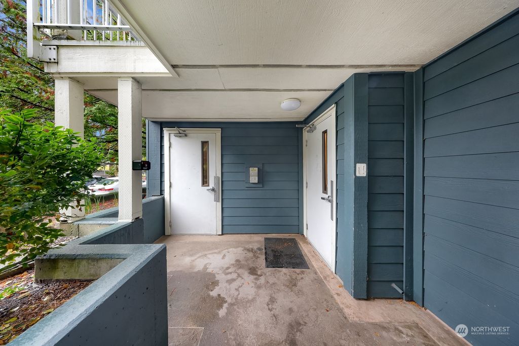 Photo of 300 N 130th Street #2111, Seattle, WA 98133 (MLS # 2274232)