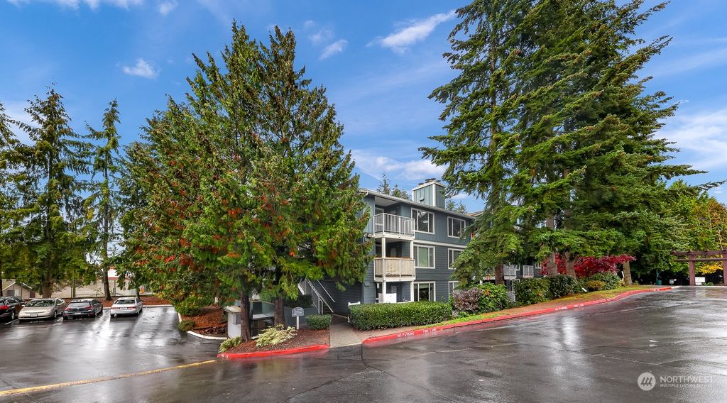 Photo of 300 N 130th Street #2111, Seattle, WA 98133 (MLS # 2274232)