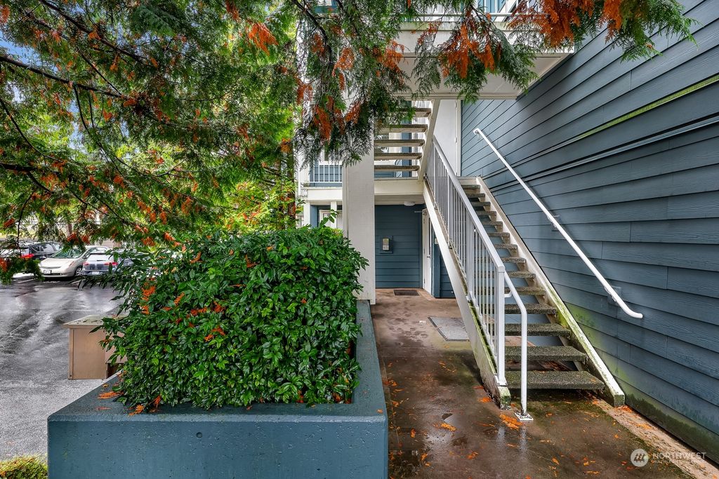 Photo of 300 N 130th Street #2111, Seattle, WA 98133 (MLS # 2274232)